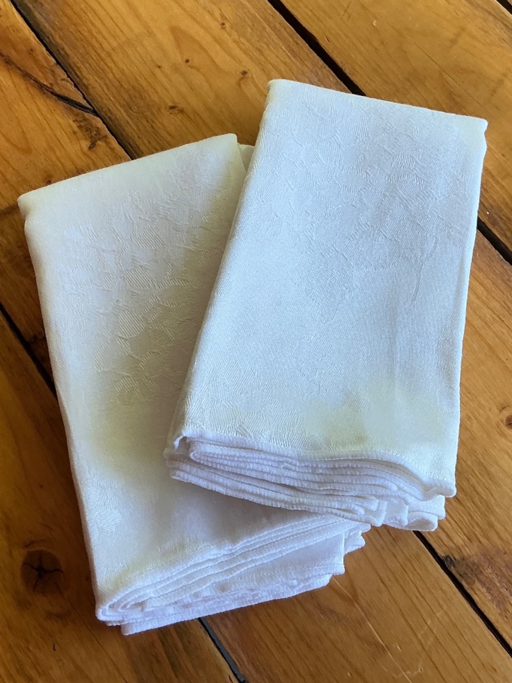 Never Used Set of 8 Napkins - White